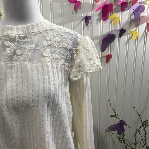 Sz XL Spring Cream Lace Flutter Sleeve Top - Picture 6 of 16
